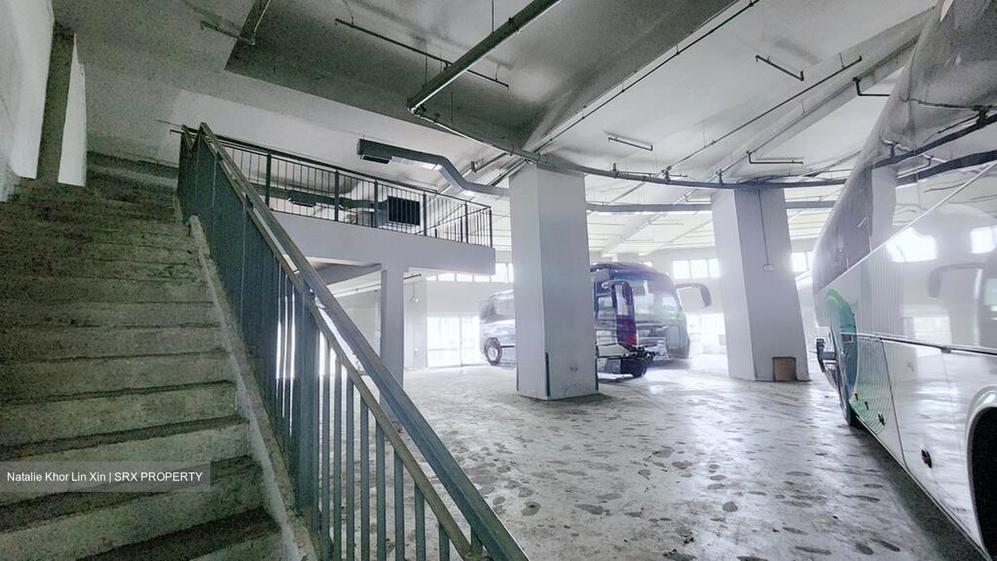 Carros Centre (D25), Factory #495822031
